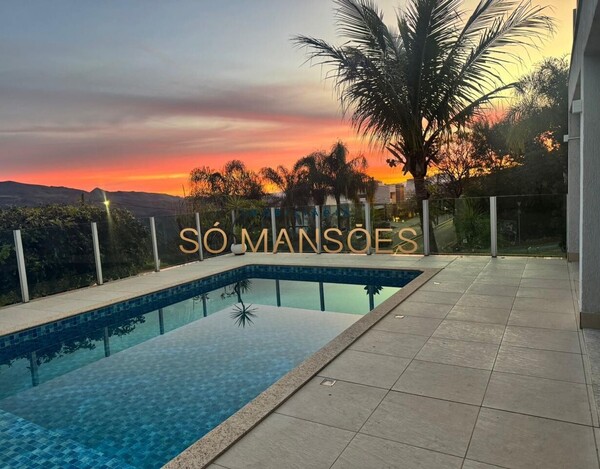 CASA DE 331M² À VENDA NO CONDOMÍNIO MIRANTE DA MATA.