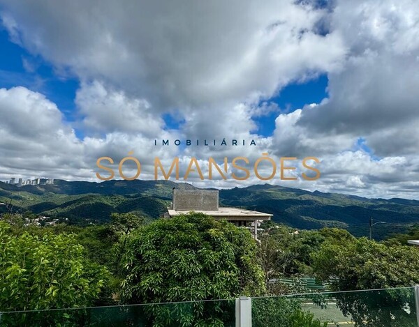 CASA DE 331M² À VENDA NO CONDOMÍNIO MIRANTE DA MATA.