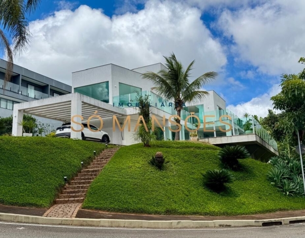 Casa de Alto Padrão de 331 m² à Venda com 1 Suíte e Vista Definitiva no Mirante da Mata, Nova Lima - MG