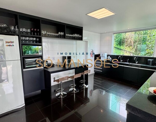 CASA DE 331M² À VENDA NO CONDOMÍNIO MIRANTE DA MATA.