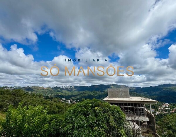 CASA DE 331M² À VENDA NO CONDOMÍNIO MIRANTE DA MATA.