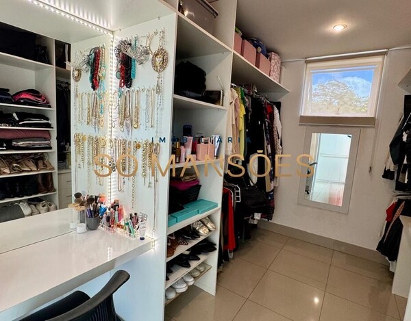 CASA DE 331M² À VENDA NO CONDOMÍNIO MIRANTE DA MATA.