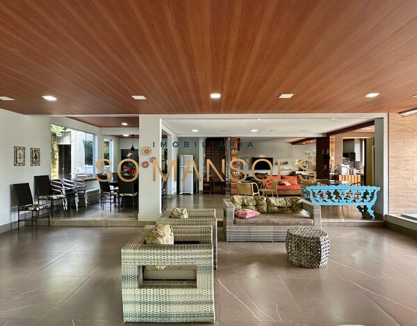 Casa de 561m² à venda no Vale dos Cristais