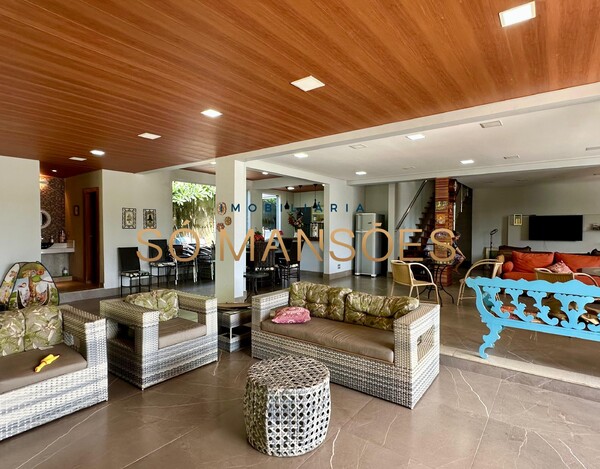 Casa de 561m² à venda no Vale dos Cristais