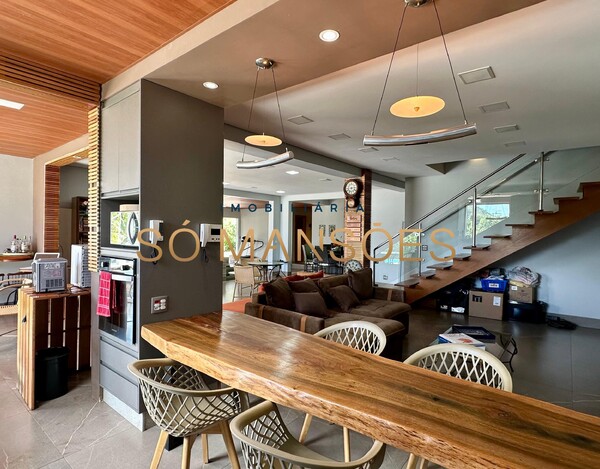 Casa de 561m² à venda no Vale dos Cristais