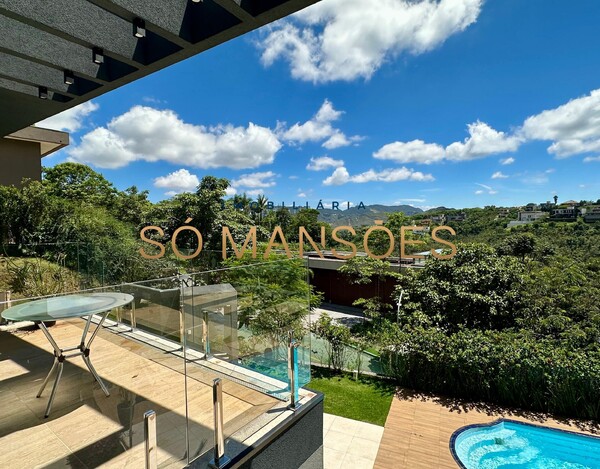 Casa de 561m² à venda no Vale dos Cristais