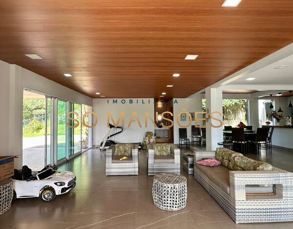 Casa de 561m² à venda no Vale dos Cristais