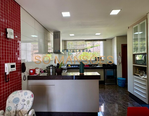 Casa de 561m² à venda no Vale dos Cristais