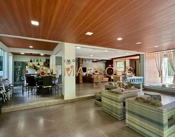 Casa de 561m² à venda no Vale dos Cristais