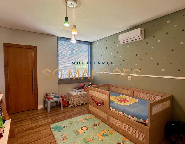 Casa de 561m² à venda no Vale dos Cristais