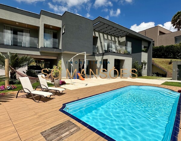 Casa de 561m² à venda no Vale dos Cristais