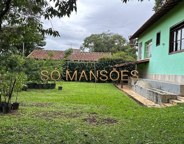 CASA À VENDA NO CONDOMÍNIO MORRO DO CHAPÉU COM LOTE PLANO DE 2.204 M².