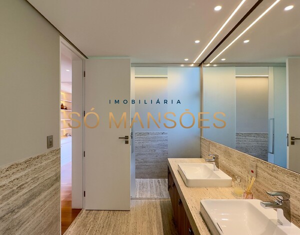 CASA MAGNÍFICA À VENDA NO VALE DOS CRISTAIS – ARQUITETURA IMPONENTE E VISTA DESLUMBRANTE.