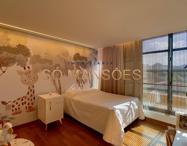 CASA MAGNÍFICA À VENDA NO VALE DOS CRISTAIS – ARQUITETURA IMPONENTE E VISTA DESLUMBRANTE.