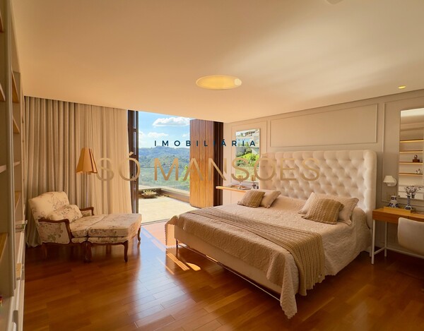 CASA MAGNÍFICA À VENDA NO VALE DOS CRISTAIS – ARQUITETURA IMPONENTE E VISTA DESLUMBRANTE.