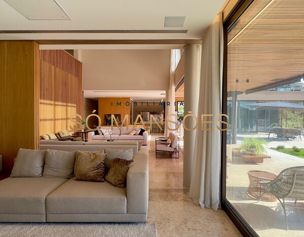 CASA MAGNÍFICA À VENDA NO VALE DOS CRISTAIS – ARQUITETURA IMPONENTE E VISTA DESLUMBRANTE.