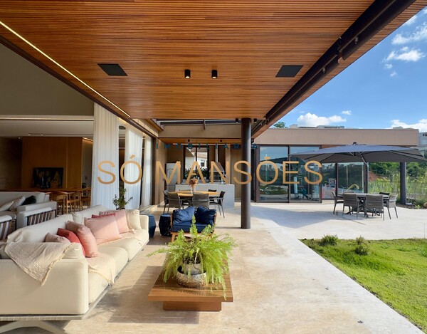 CASA MAGNÍFICA À VENDA NO VALE DOS CRISTAIS – ARQUITETURA IMPONENTE E VISTA DESLUMBRANTE.