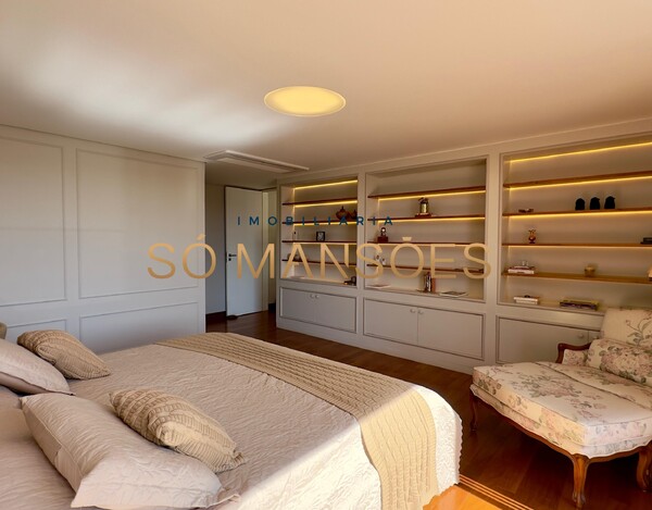 CASA MAGNÍFICA À VENDA NO VALE DOS CRISTAIS – ARQUITETURA IMPONENTE E VISTA DESLUMBRANTE.