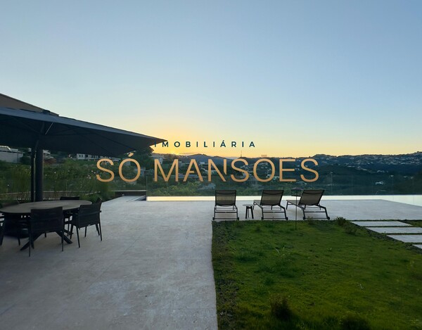 CASA MAGNÍFICA À VENDA NO VALE DOS CRISTAIS – ARQUITETURA IMPONENTE E VISTA DESLUMBRANTE.