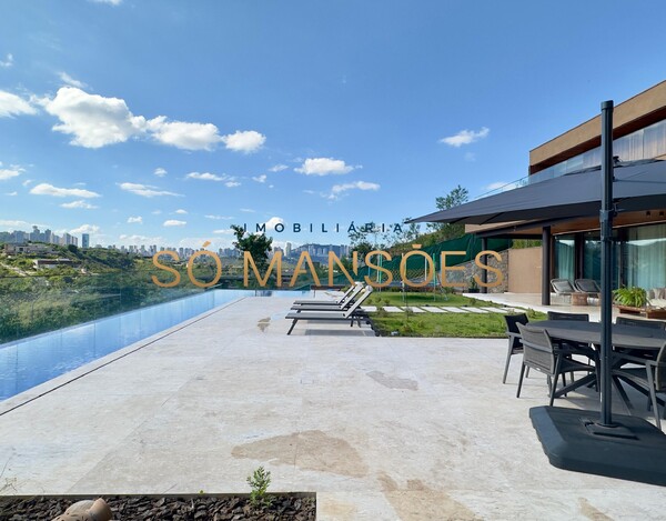 CASA MAGNÍFICA À VENDA NO VALE DOS CRISTAIS – ARQUITETURA IMPONENTE E VISTA DESLUMBRANTE.