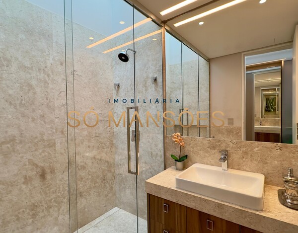 CASA MAGNÍFICA À VENDA NO VALE DOS CRISTAIS – ARQUITETURA IMPONENTE E VISTA DESLUMBRANTE.