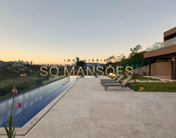 CASA MAGNÍFICA À VENDA NO VALE DOS CRISTAIS – ARQUITETURA IMPONENTE E VISTA DESLUMBRANTE.