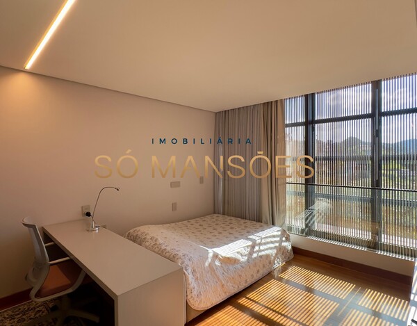 CASA MAGNÍFICA À VENDA NO VALE DOS CRISTAIS – ARQUITETURA IMPONENTE E VISTA DESLUMBRANTE.