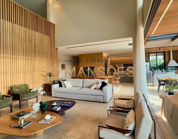 CASA MAGNÍFICA À VENDA NO VALE DOS CRISTAIS – ARQUITETURA IMPONENTE E VISTA DESLUMBRANTE.