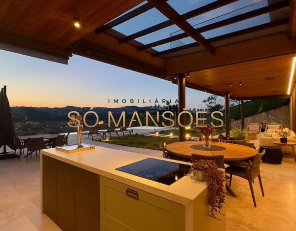 CASA MAGNÍFICA À VENDA NO VALE DOS CRISTAIS – ARQUITETURA IMPONENTE E VISTA DESLUMBRANTE.