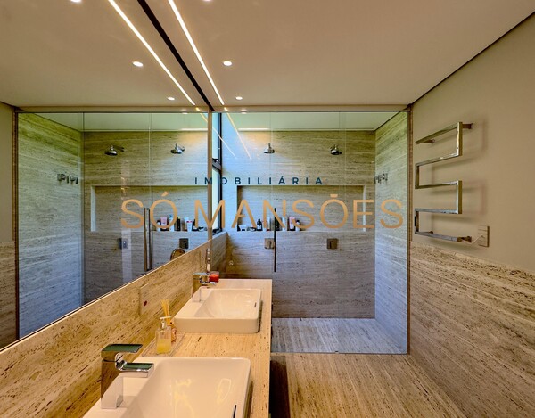 CASA MAGNÍFICA À VENDA NO VALE DOS CRISTAIS – ARQUITETURA IMPONENTE E VISTA DESLUMBRANTE.