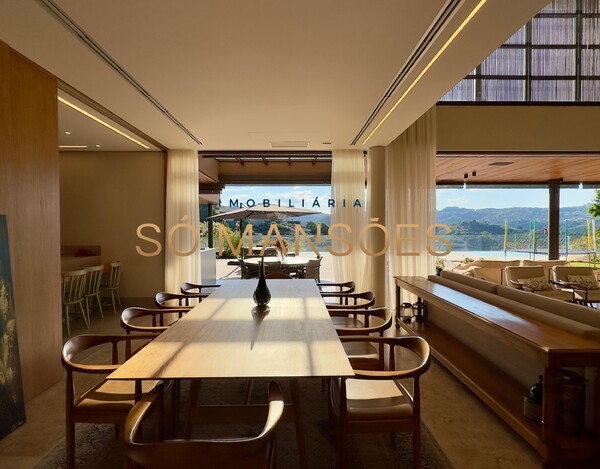 CASA MAGNÍFICA À VENDA NO VALE DOS CRISTAIS – ARQUITETURA IMPONENTE E VISTA DESLUMBRANTE.