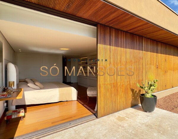 CASA MAGNÍFICA À VENDA NO VALE DOS CRISTAIS – ARQUITETURA IMPONENTE E VISTA DESLUMBRANTE.