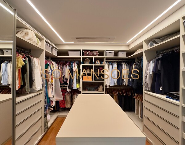 CASA MAGNÍFICA À VENDA NO VALE DOS CRISTAIS – ARQUITETURA IMPONENTE E VISTA DESLUMBRANTE.