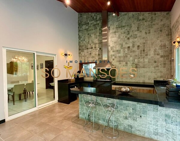 CASA DE 300m ² À VENDA NO CONDOMÍNIO VILA ALPINA.