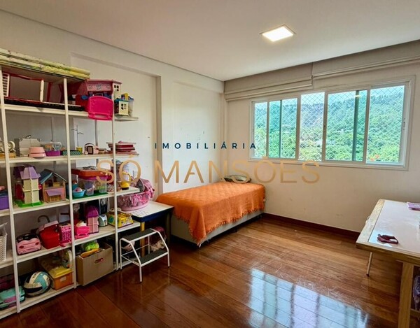 CASA DE 300m ² À VENDA NO CONDOMÍNIO VILA ALPINA.