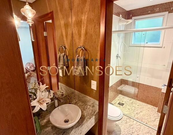 CASA DE 300m ² À VENDA NO CONDOMÍNIO VILA ALPINA.