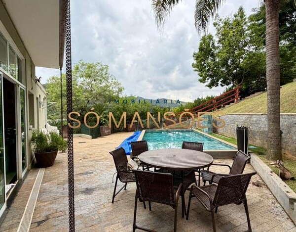 CASA DE 300m ² À VENDA NO CONDOMÍNIO VILA ALPINA.