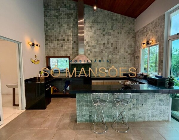 CASA DE 300m ² À VENDA NO CONDOMÍNIO VILA ALPINA.