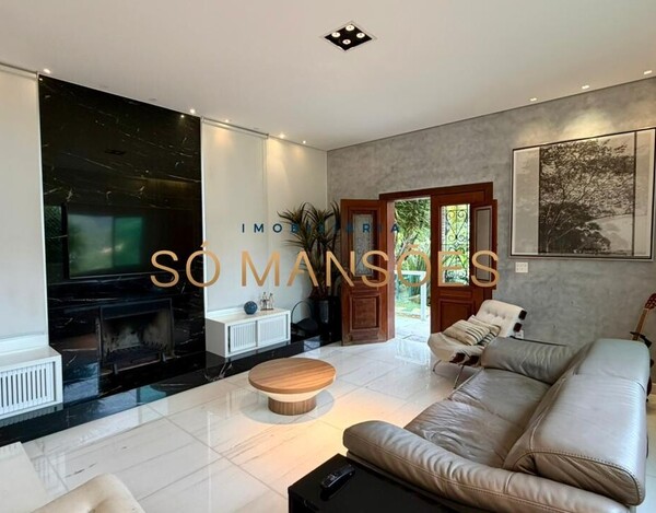 CASA DE 300m ² À VENDA NO CONDOMÍNIO VILA ALPINA.