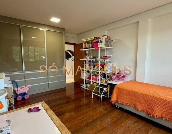 CASA DE 300m ² À VENDA NO CONDOMÍNIO VILA ALPINA.