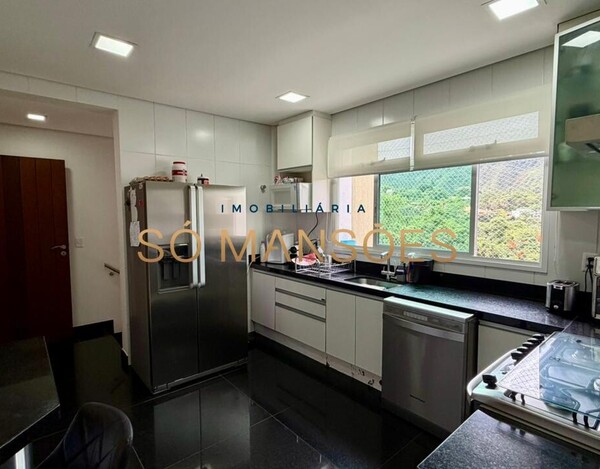 CASA DE 300m ² À VENDA NO CONDOMÍNIO VILA ALPINA.