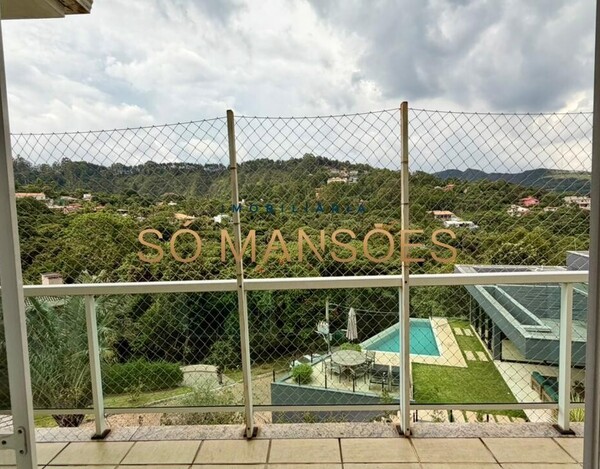 CASA DE 300m ² À VENDA NO CONDOMÍNIO VILA ALPINA.