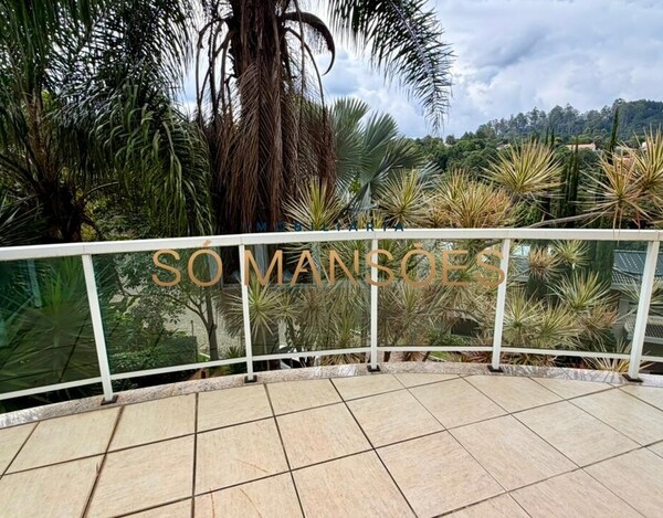 CASA DE 300m ² À VENDA NO CONDOMÍNIO VILA ALPINA.