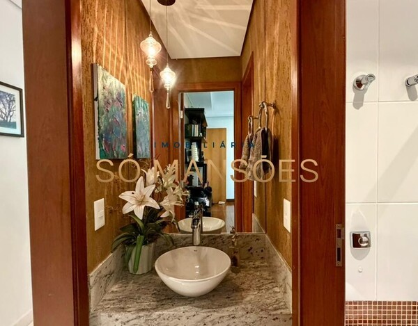 CASA DE 300m ² À VENDA NO CONDOMÍNIO VILA ALPINA.