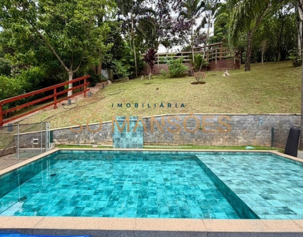 Casa de Alto Padrão de 300 m² à Venda com 2 Suítes e Piscina Aquecida no Vila Alpina, Nova Lima - MG