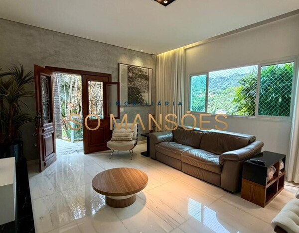 CASA DE 300m ² À VENDA NO CONDOMÍNIO VILA ALPINA.