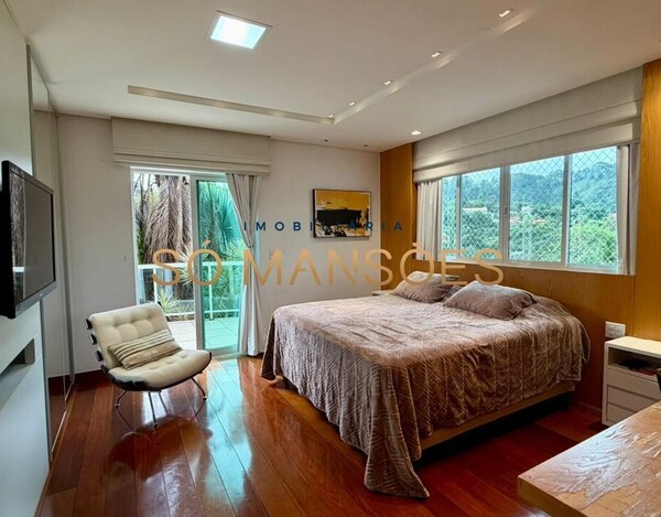 CASA DE 300m ² À VENDA NO CONDOMÍNIO VILA ALPINA.