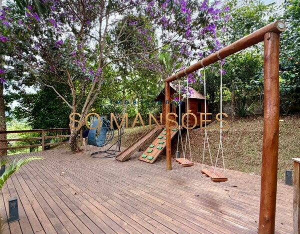 CASA DE 300m ² À VENDA NO CONDOMÍNIO VILA ALPINA.