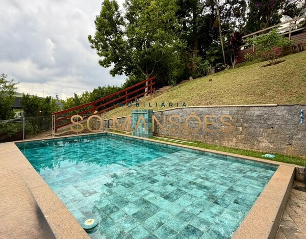 CASA DE 300m ² À VENDA NO CONDOMÍNIO VILA ALPINA.