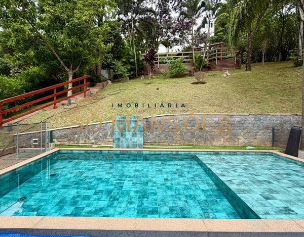 CASA DE 300m ² À VENDA NO CONDOMÍNIO VILA ALPINA.